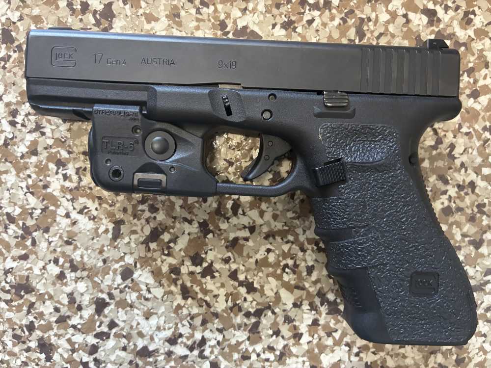 Glock 17 with stream light tlr-6 -img-1