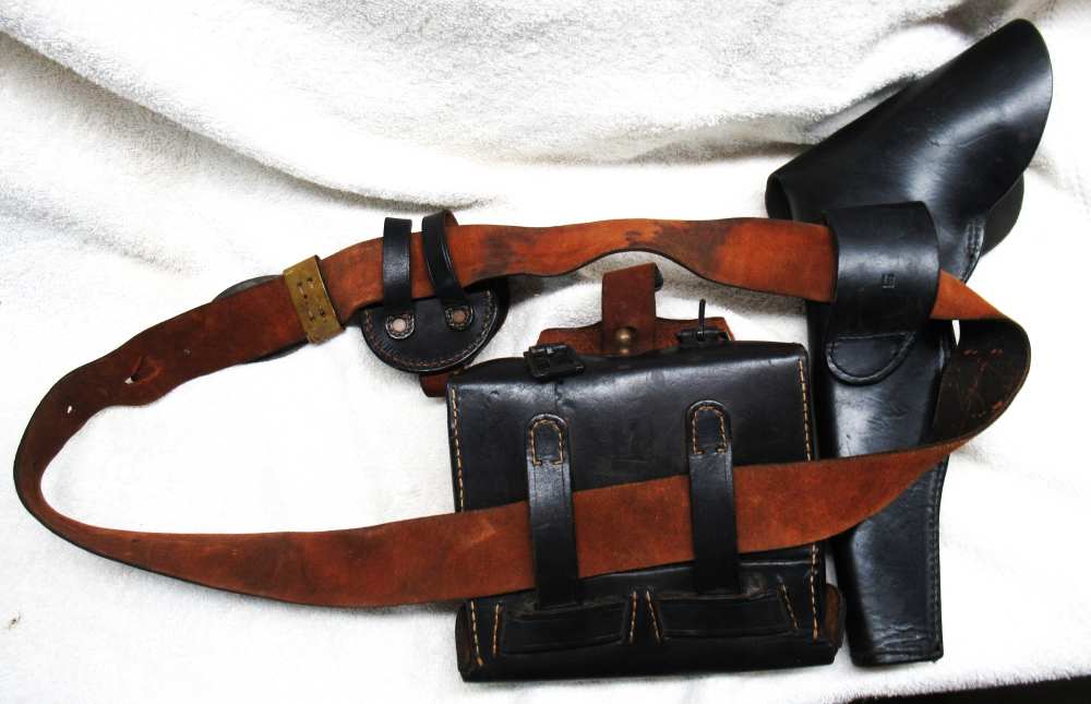 Confederate Revolver (Reproduction) With Belt And Accessories, Circa 1863.-img-2