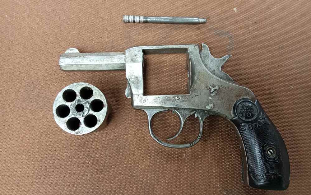 Harrington double action 32 S&W Revolver -img-13