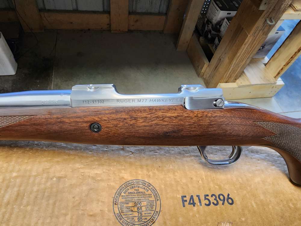 PICS! NEW RUGER HAWKEYE HUNTER 243 WINCHESTER 16 SS THREADED STAINLESS M 77-img-16
