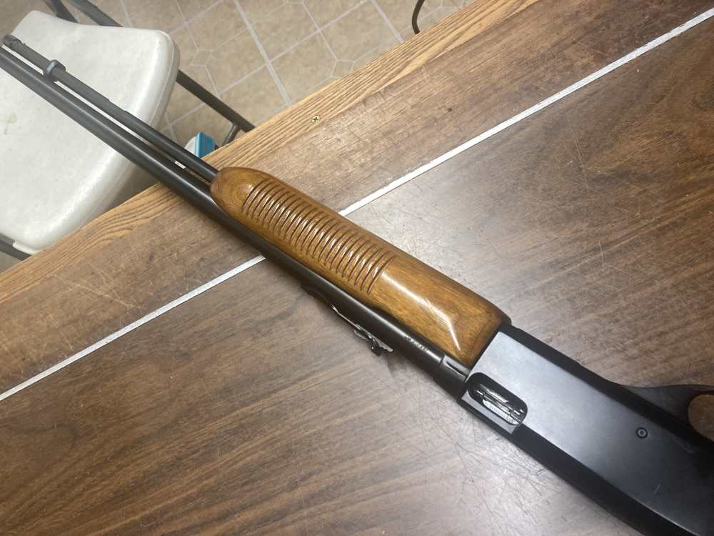 Remington model 572 Fieldmaster Pump .22 Short, Long, & Long Rifle-img-9