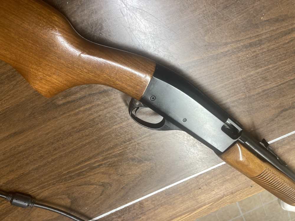 Remington model 572 Fieldmaster Pump .22 Short, Long, & Long Rifle-img-7