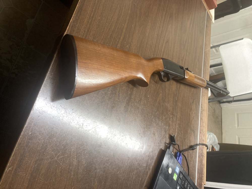 Remington model 572 Fieldmaster Pump .22 Short, Long, & Long Rifle-img-1