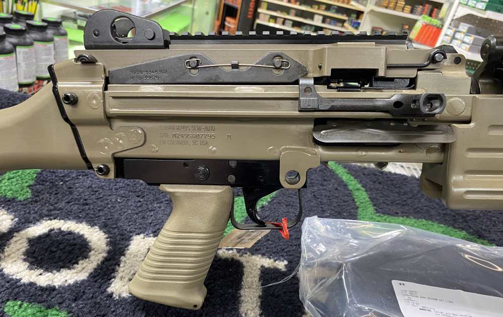 USED LIKE NEW FN M249S FDE in 5.56mm with 18.5" Brl and 1-200 Rnd Magazine!-img-3