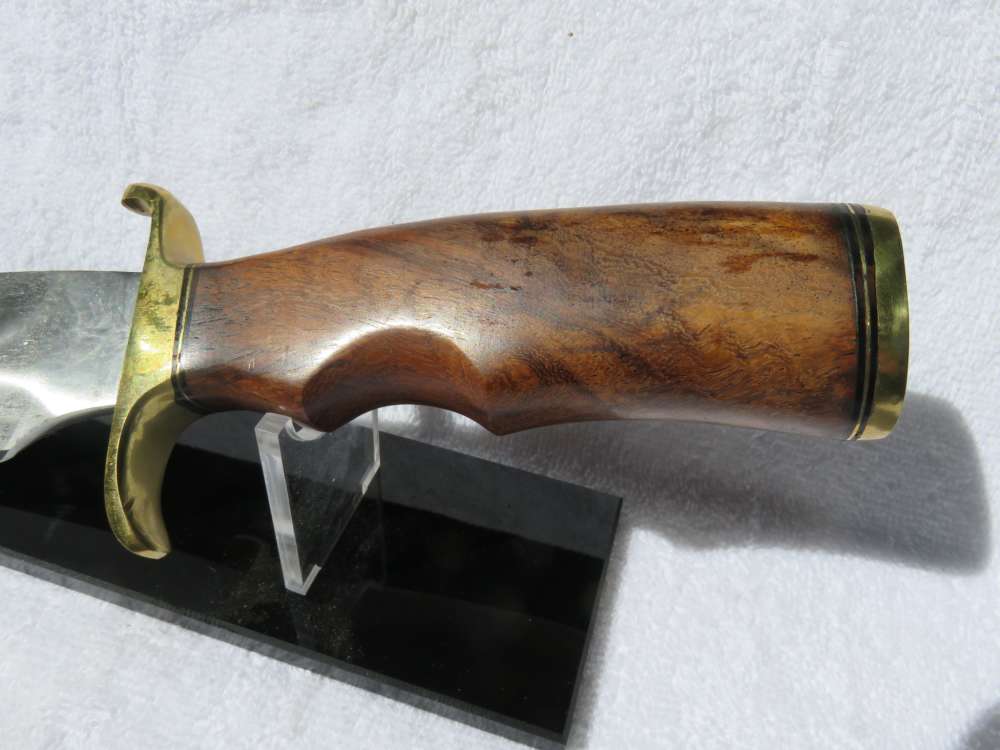 Custom made Surgical Steel Hunting Knife with Walnut Handle & Brass Hilt. -img-19