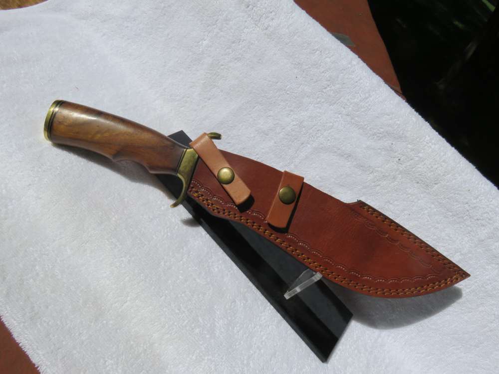 Custom made Surgical Steel Hunting Knife with Walnut Handle & Brass Hilt. -img-3