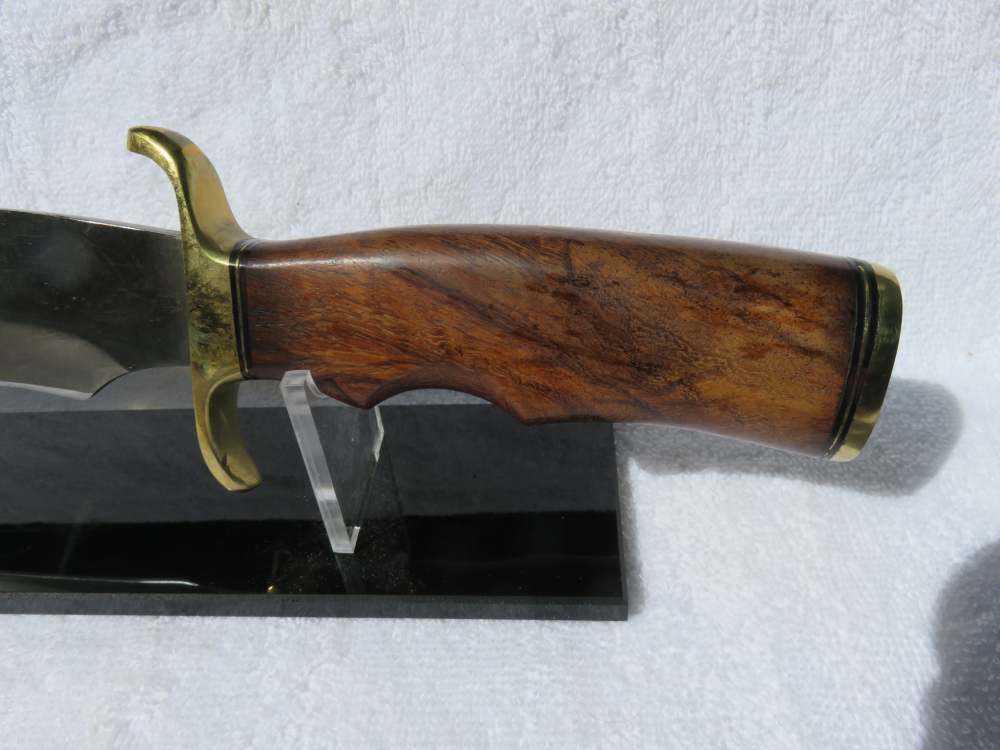 Custom made Surgical Steel Hunting Knife with Walnut Handle & Brass Hilt. -img-8