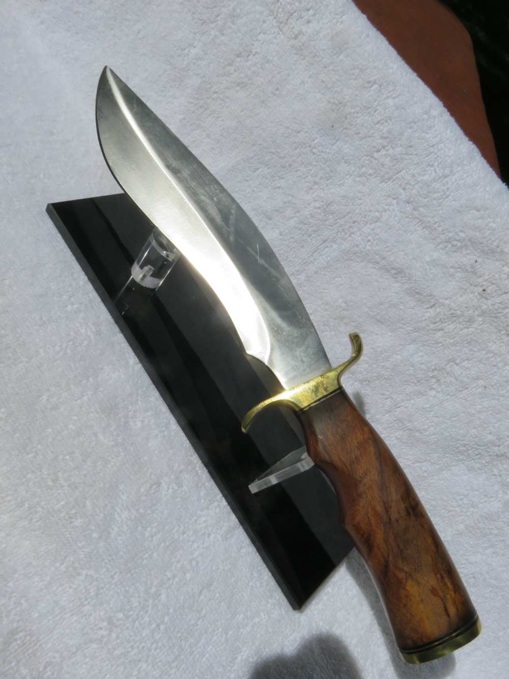 Custom made Surgical Steel Hunting Knife with Walnut Handle & Brass Hilt. -img-22