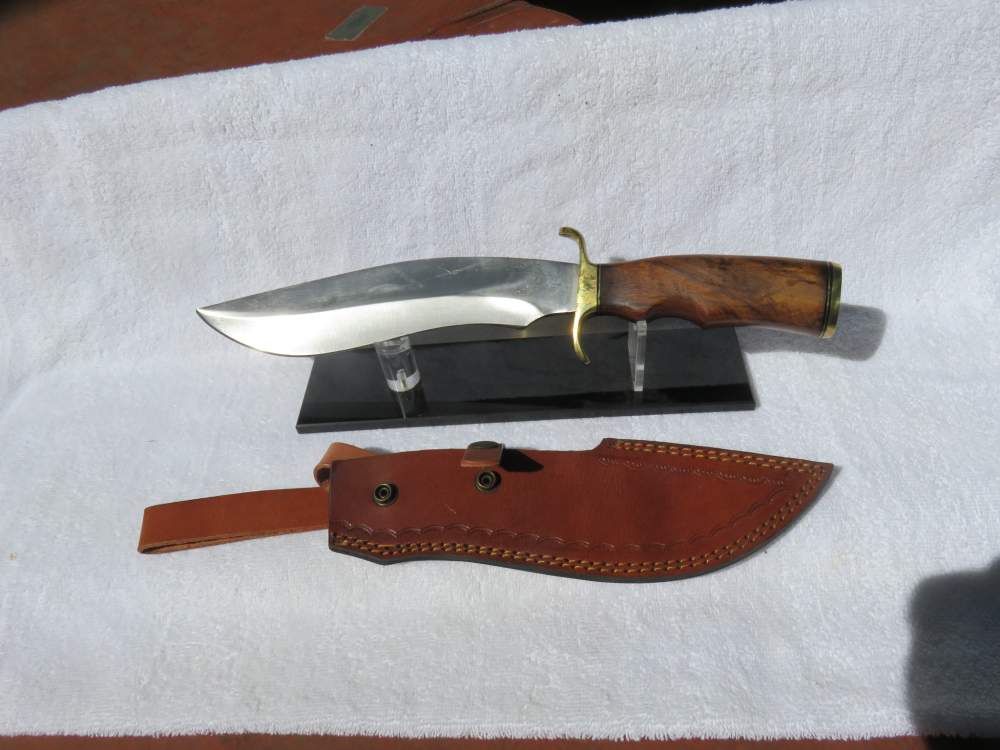 Custom made Surgical Steel Hunting Knife with Walnut Handle & Brass Hilt. -img-5