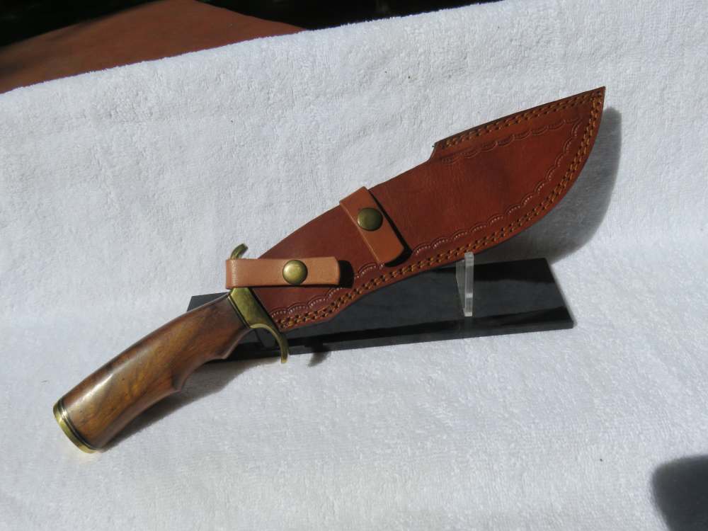 Custom made Surgical Steel Hunting Knife with Walnut Handle & Brass Hilt. -img-26