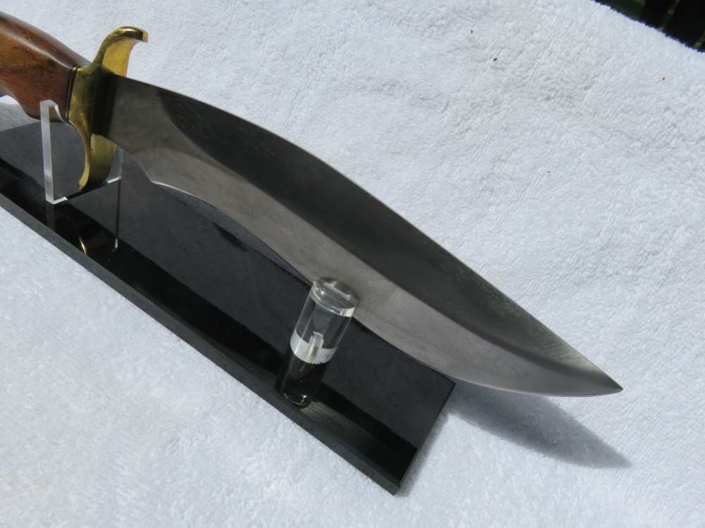 Custom made Surgical Steel Hunting Knife with Walnut Handle & Brass Hilt. -img-13
