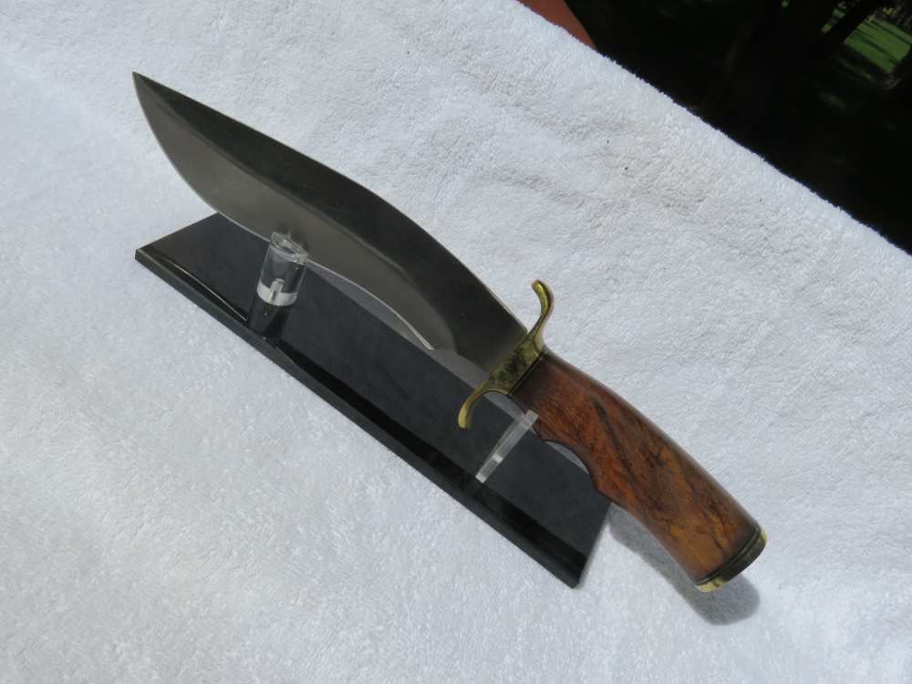 Custom made Surgical Steel Hunting Knife with Walnut Handle & Brass Hilt. -img-7