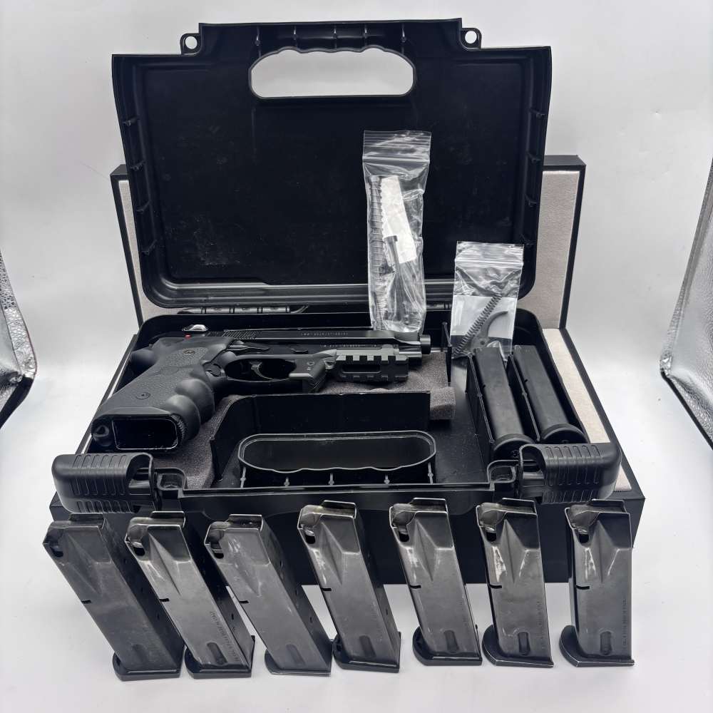 Beretta M9 9mm with case 9 mags and extras-img-0