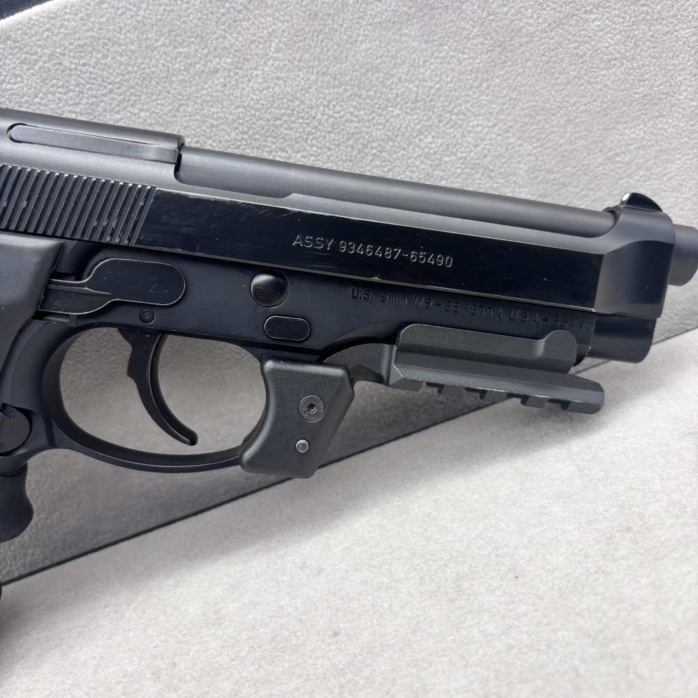 Beretta M9 9mm with case 9 mags and extras-img-6