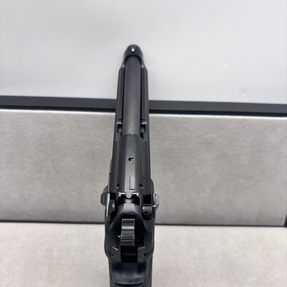 Beretta M9 9mm with case 9 mags and extras-img-8