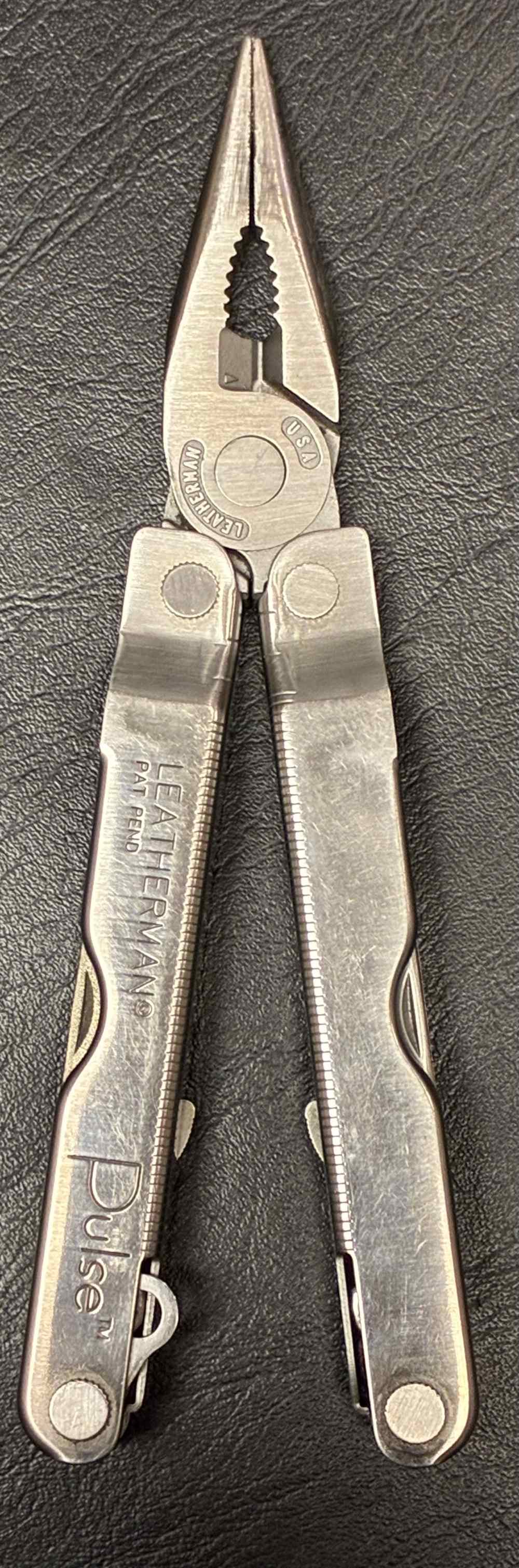 Leatherman PULSE multi tool knife Leather Black Sheath -img-0