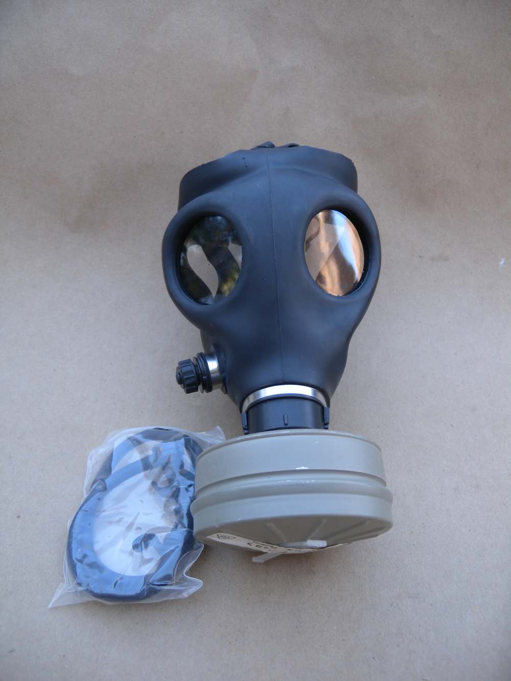 Israeli 4A1 NBC Gas Mask with 40 mm Type 80 Filter and Hydration Tube-img-0