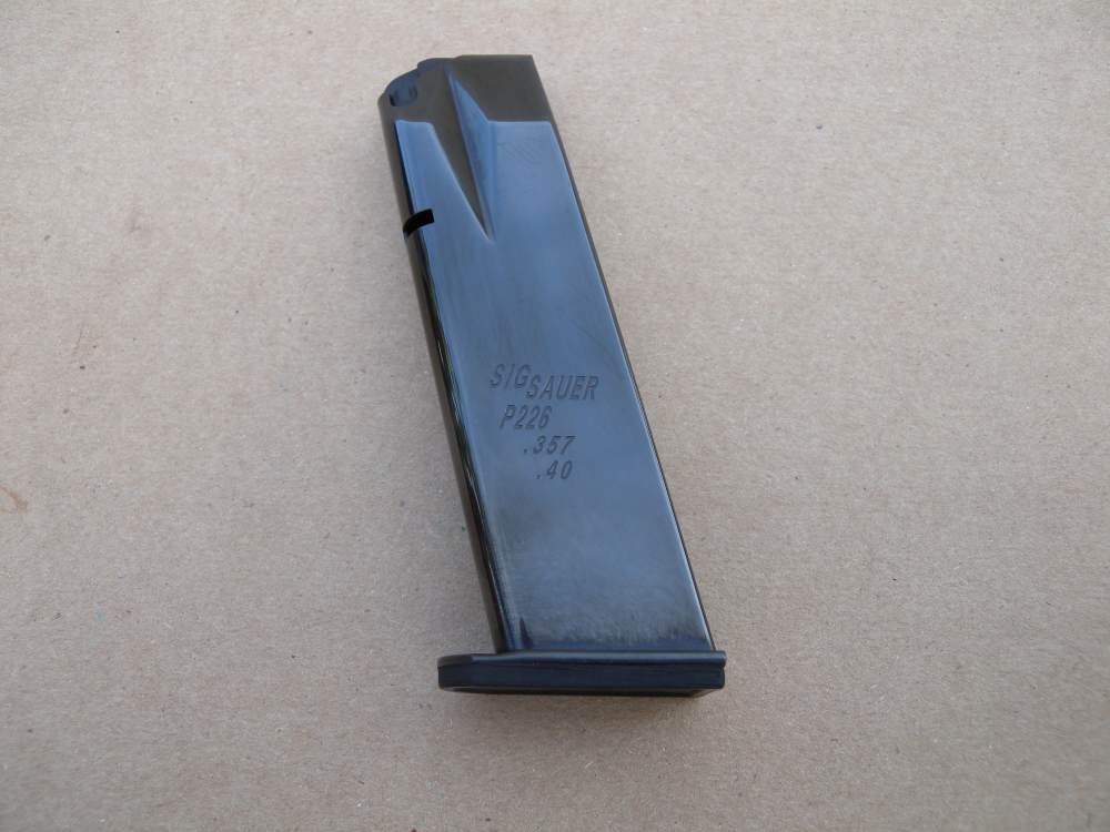 Sig Saur P226 Factory Magazine, 12 Rd, .357/.40 - with Polymer Baseplate -img-0