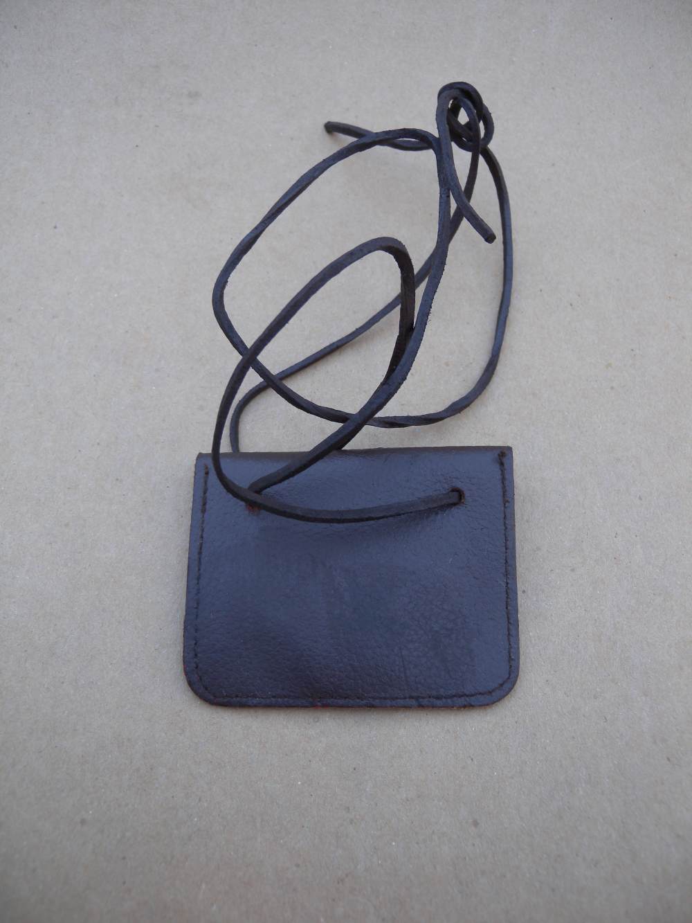 WWII German Wehrmacht Dog Tag with Leather Neck Pouch - New-img-3