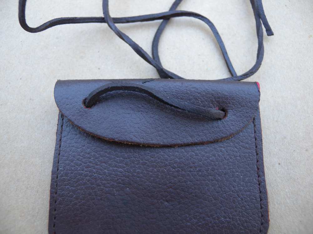WWII German Wehrmacht Dog Tag with Leather Neck Pouch - New-img-2