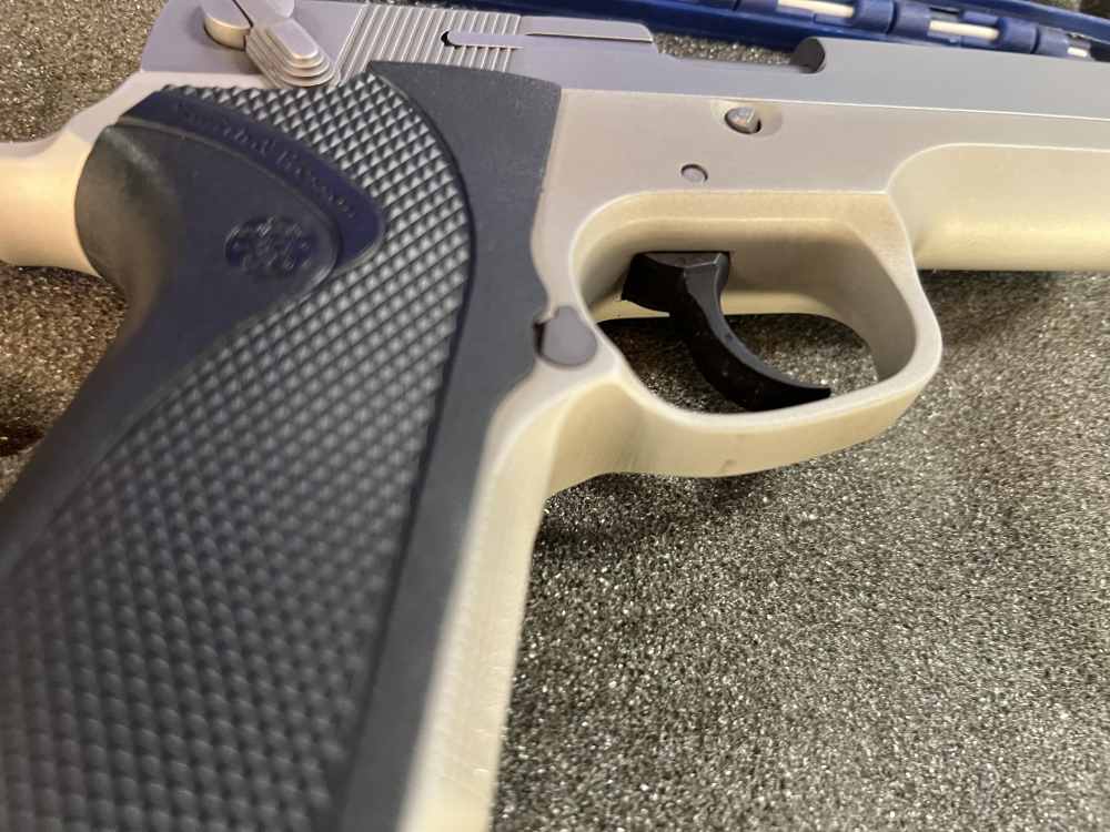Smith & Wesson 4013 40 S&W 3" Stainless Pistol-img-11