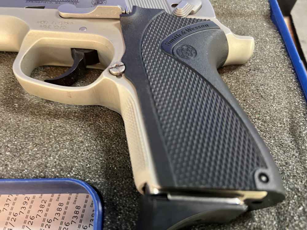 Smith & Wesson 4013 40 S&W 3" Stainless Pistol-img-5