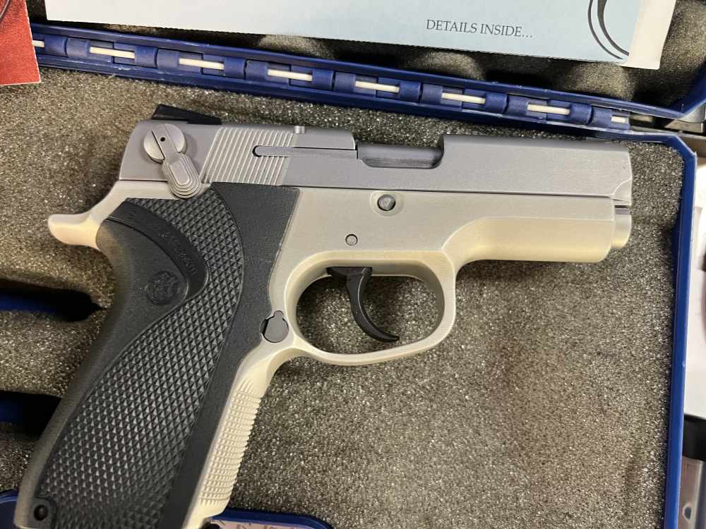 Smith & Wesson 4013 40 S&W 3" Stainless Pistol-img-7