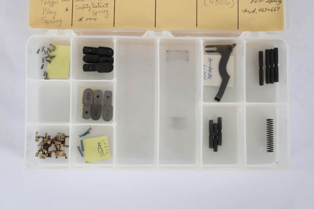 SMITH & WESSON SEMI-AUTO PISTOL PARTS LOT – 6906 5906 4506 422 – 133 PCS-img-9