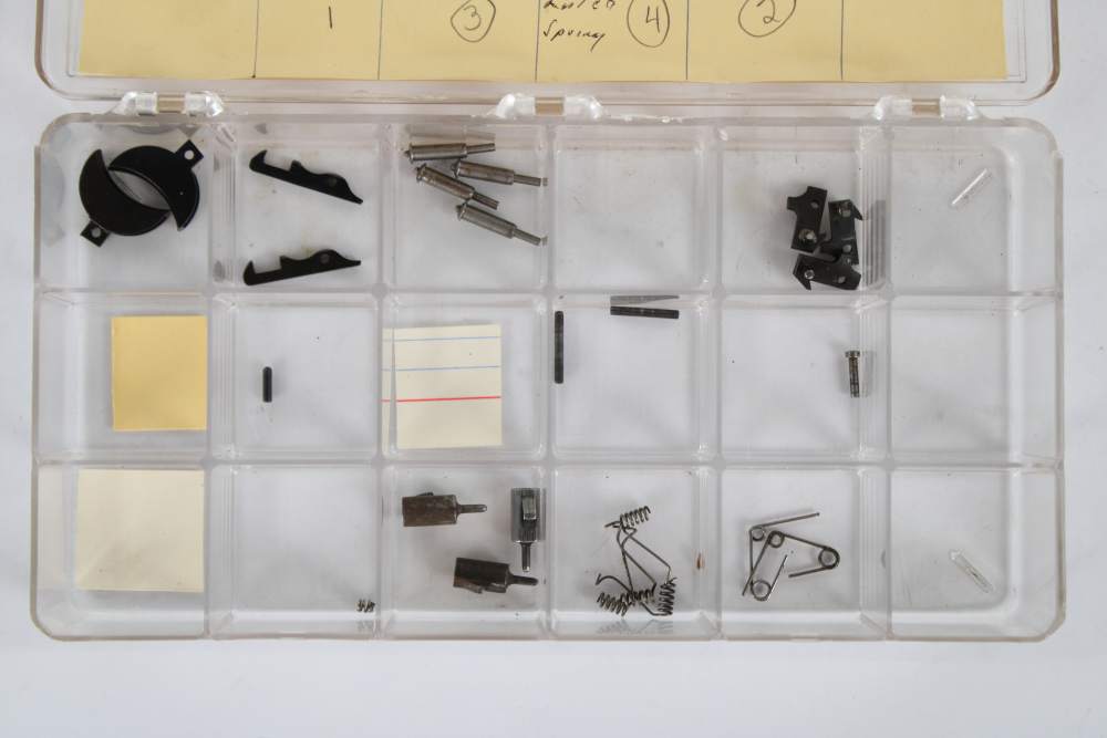 BROWNING .25 AUTO FACTORY PISTOL SMALL PARTS LOT – 34 PIECES-img-1
