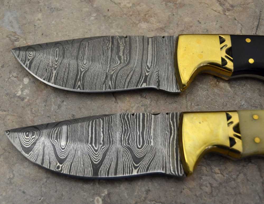 Custom Made Damascus Steel Set of 2 Hunting Knives with Mix Handle (LT 13)-img-1