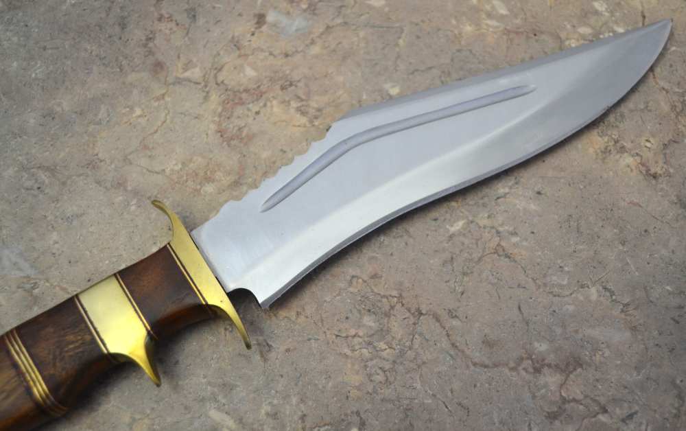  Custom Made Surgical Steel Hunting Knife with Walnut Wood Handle (AS 21)-img-4