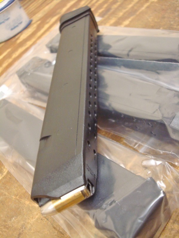 2 Glock  Model 17  RWB 9mm 33 rd New magazine s  9 mm-img-0