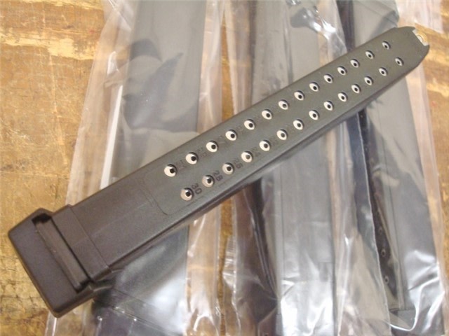2 Glock  Model 17  RWB 9mm 33 rd New magazine s  9 mm-img-1