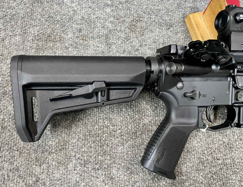 Sig Sauer M400 Tread pre-owned, Romeo, back up sights nice -img-1