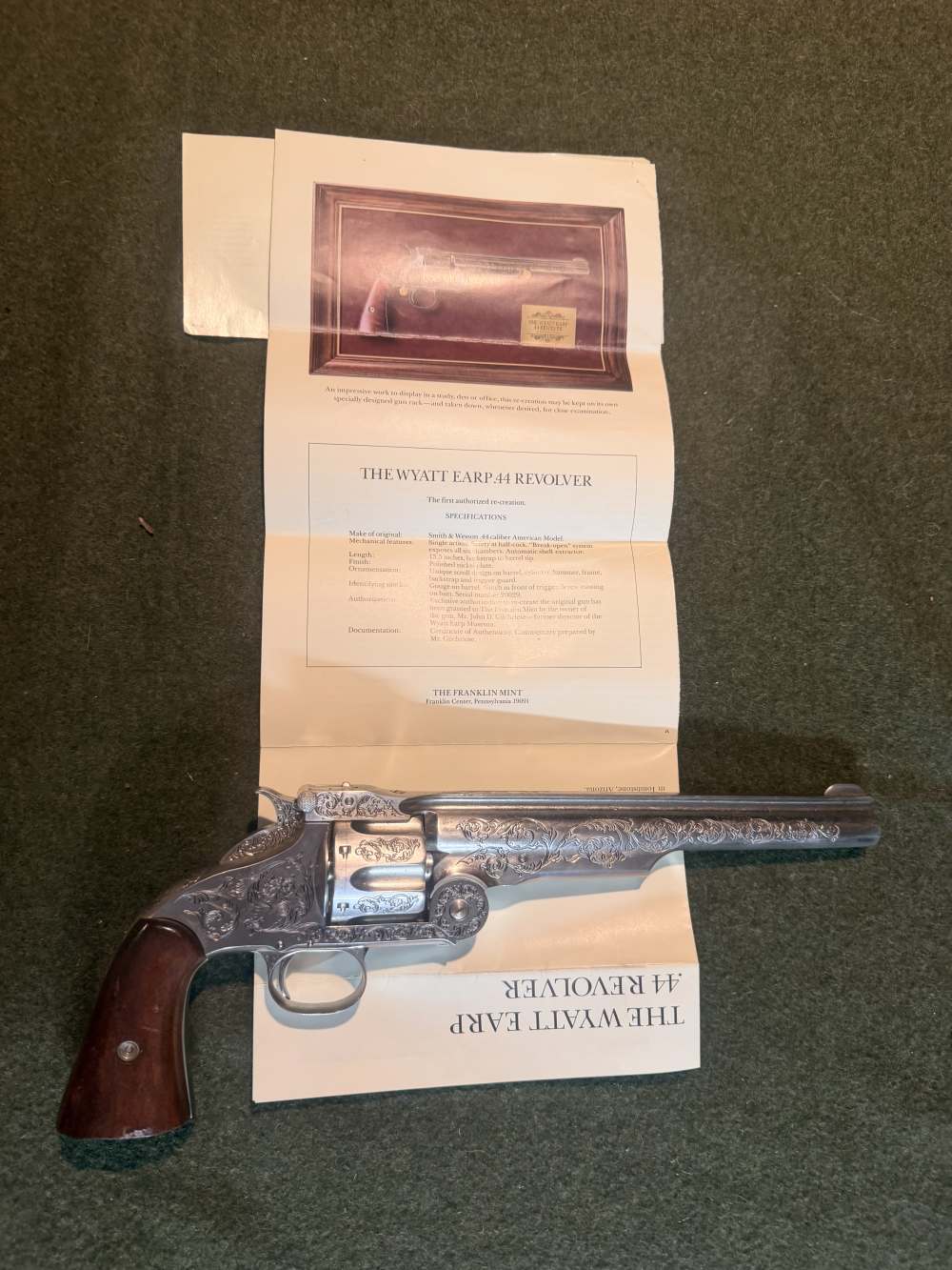 Franklin Mint Wyatt Earp .44 Revolver Non-Firing Replica -img-1