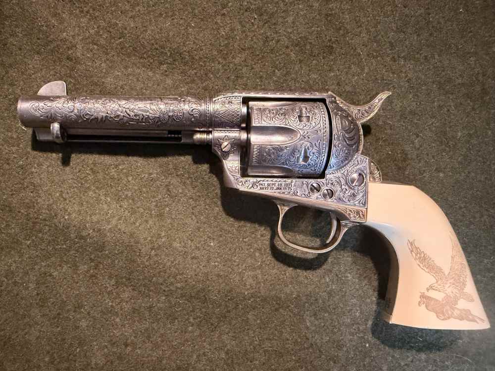 Franklin Mint John Wayne Commemorative .45 revolver -img-0