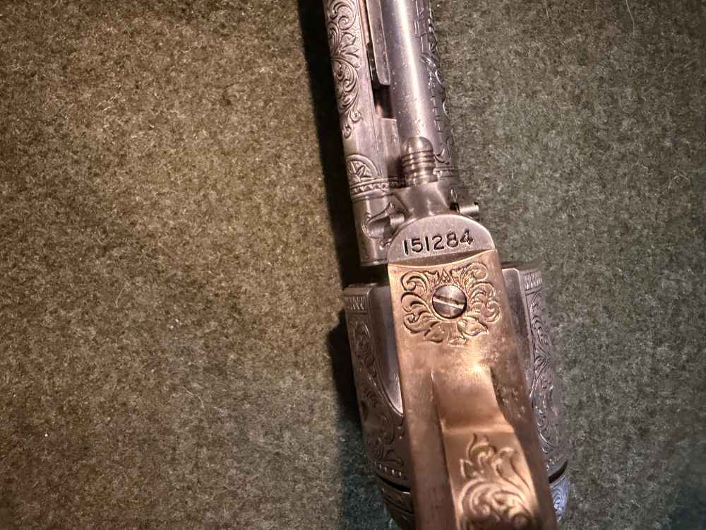 Franklin Mint John Wayne Commemorative .45 revolver -img-3