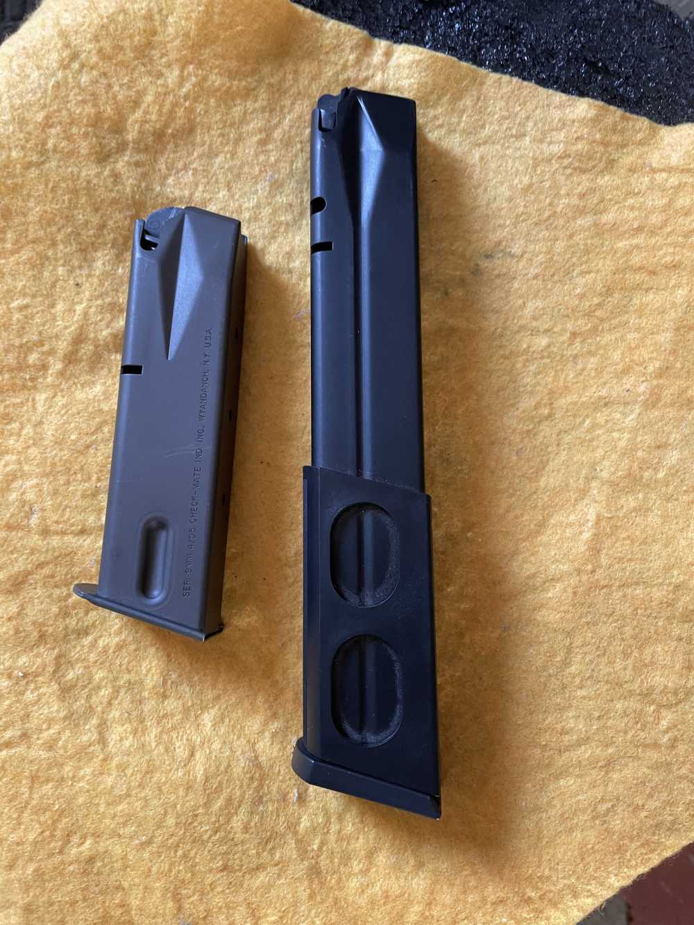 Beretta 92 mags NOS unused / 15 & 30?  F FS  X Lo$-img-0
