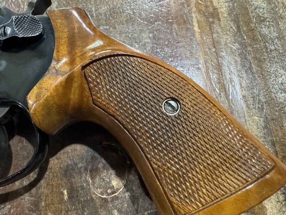 Smith and Wesson model 18 22LR-img-4