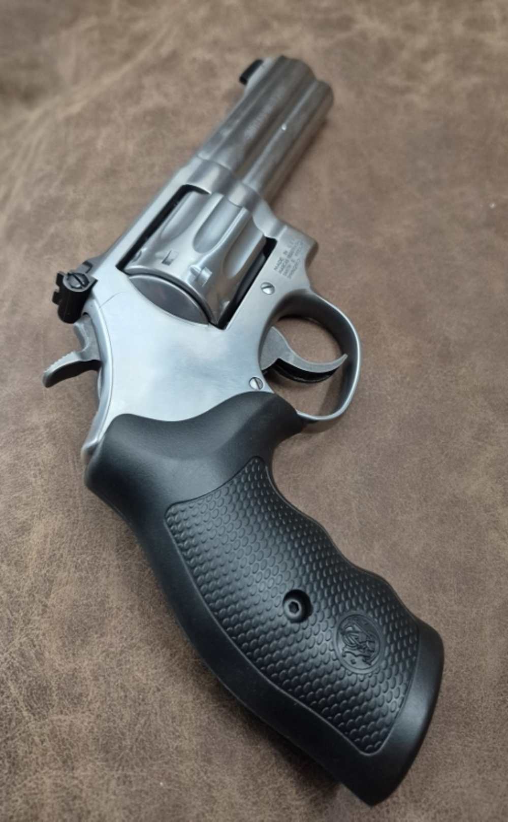 NIB SMITH & WESSON MODEL 617-6 22LR 4" CASE-img-5