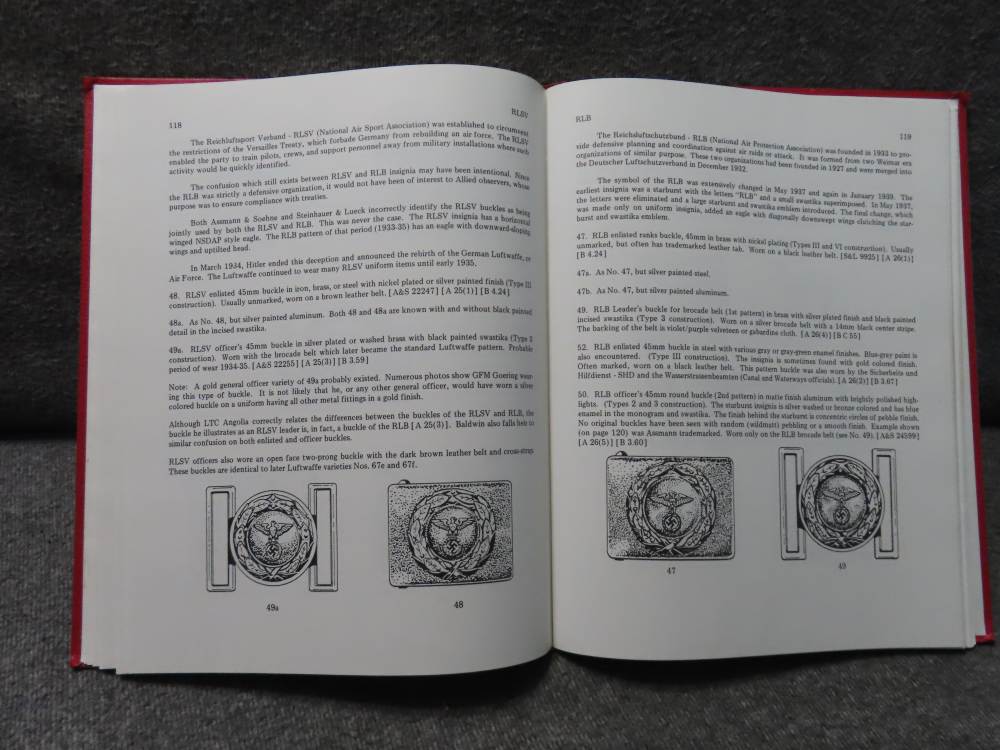 SIGNED AND NUMBERED BOOK-GERMAN BELT BUCKLES BY THOMAS REID-img-12