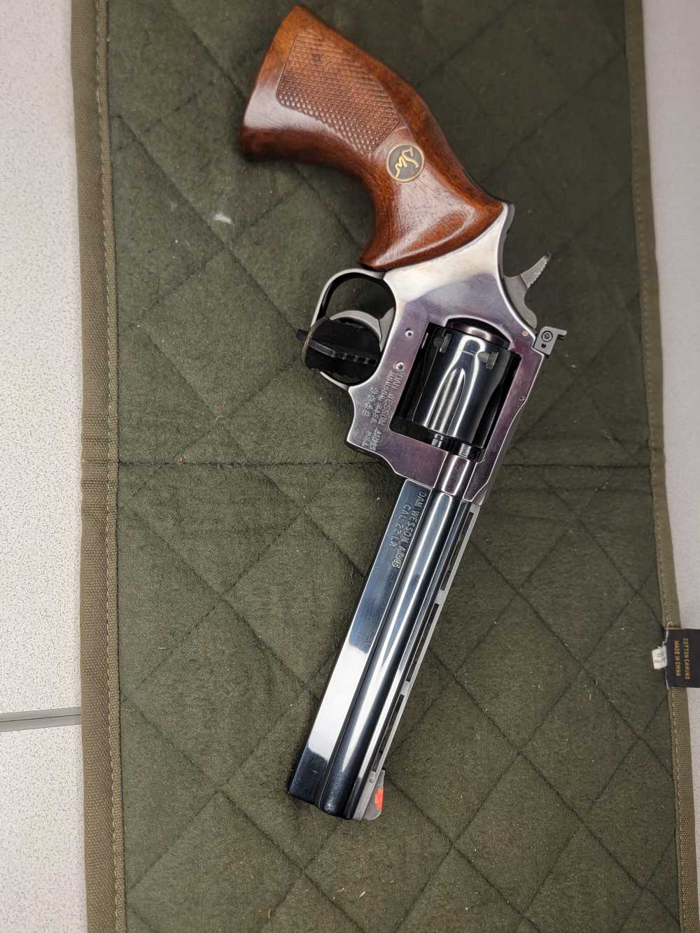 DAN WESSON V22 REVOLVER .22LR/6"-img-1