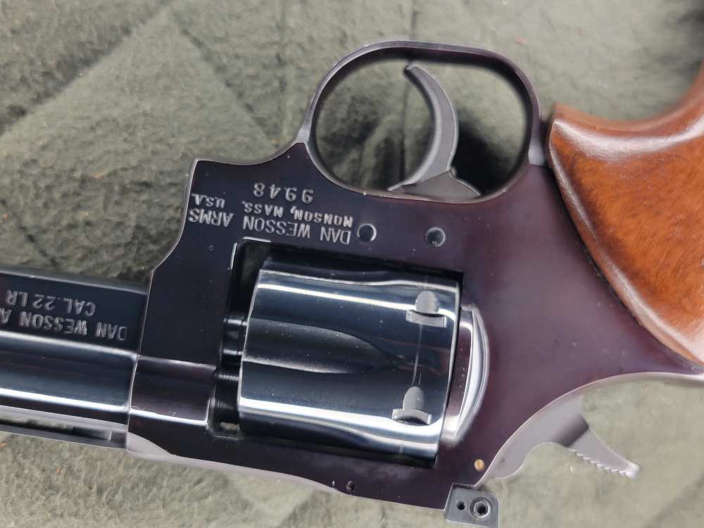 DAN WESSON V22 REVOLVER .22LR/6"-img-7