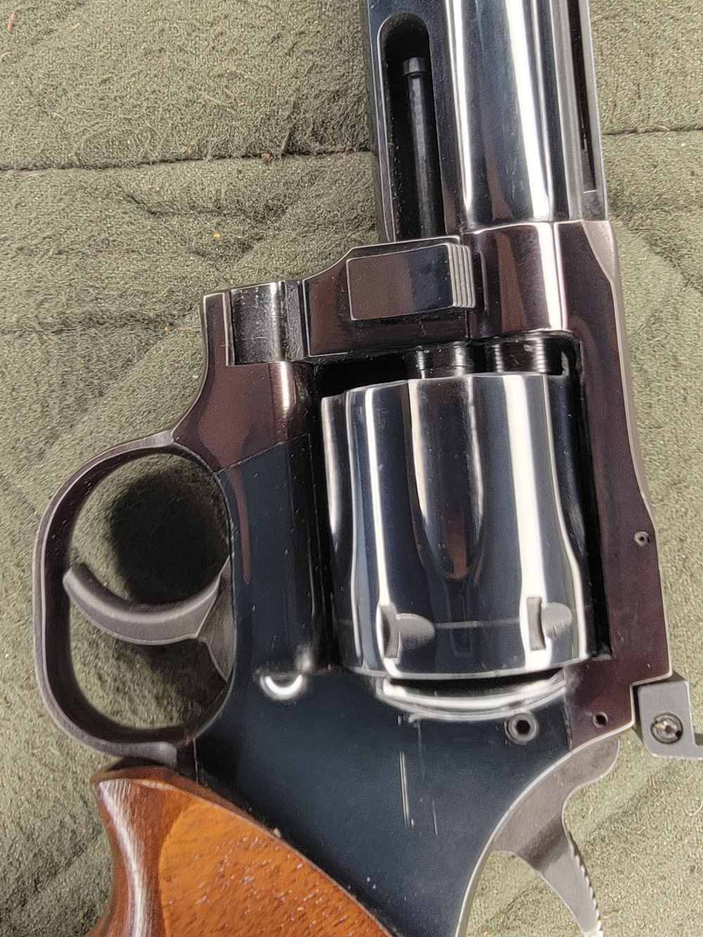 DAN WESSON V22 REVOLVER .22LR/6"-img-3