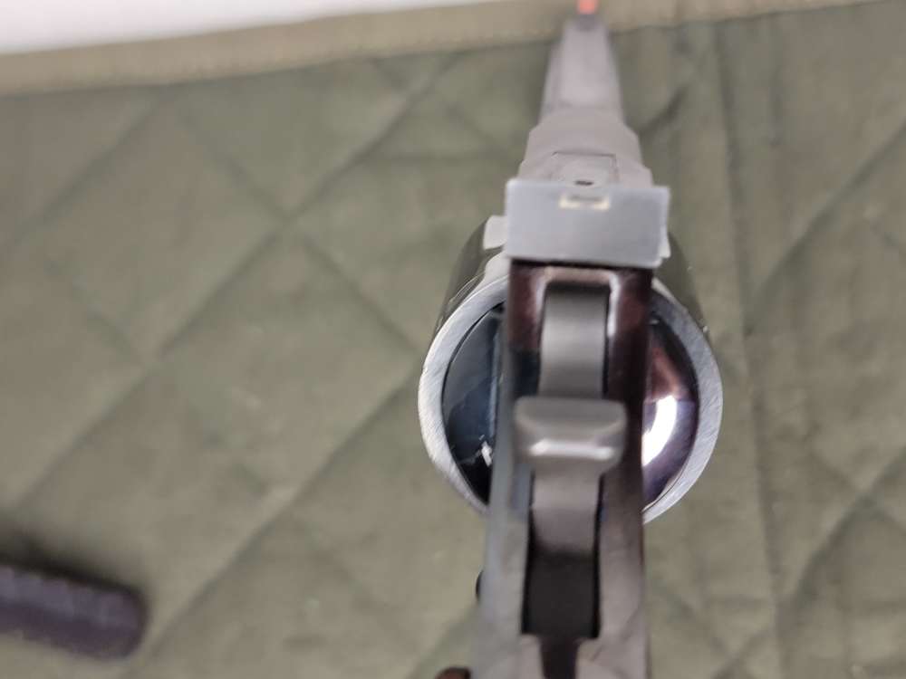 DAN WESSON V22 REVOLVER .22LR/6"-img-11