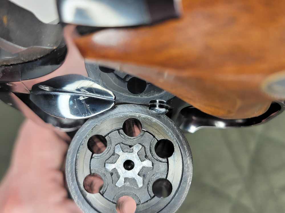 DAN WESSON V22 REVOLVER .22LR/6"-img-13