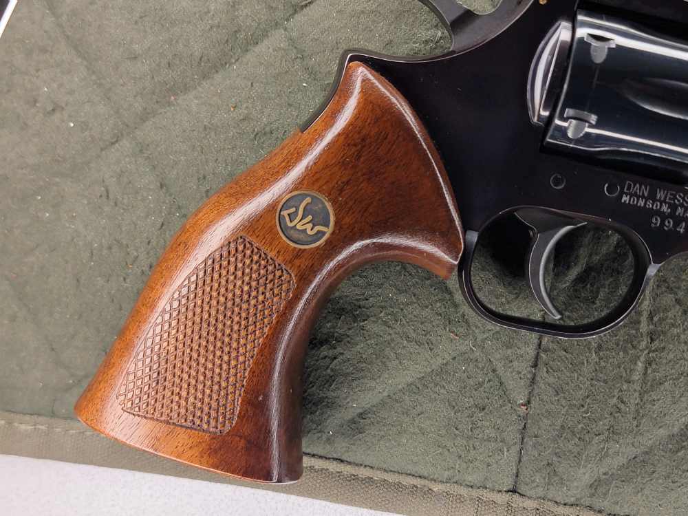 DAN WESSON V22 REVOLVER .22LR/6"-img-8