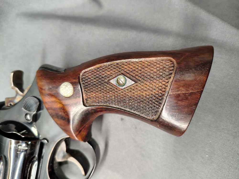 Smith and Wesson S&W 57 8-3/8" barrel 41 mag w presentation box NO RESERVE!-img-2