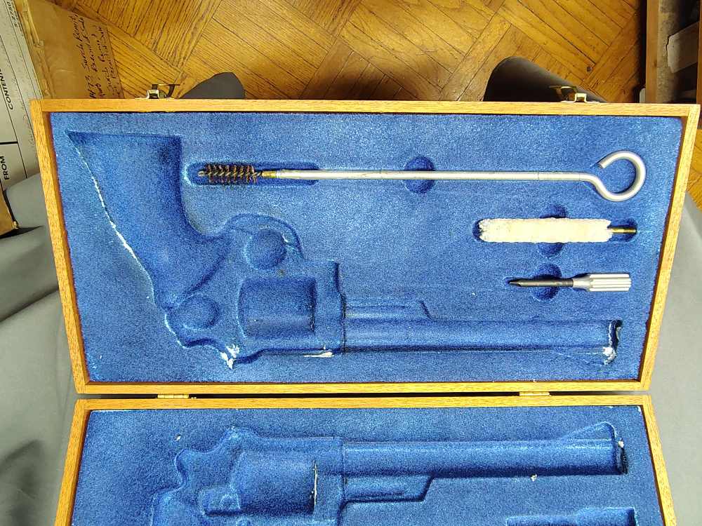 Smith and Wesson S&W 57 8-3/8" barrel 41 mag w presentation box NO RESERVE!-img-42