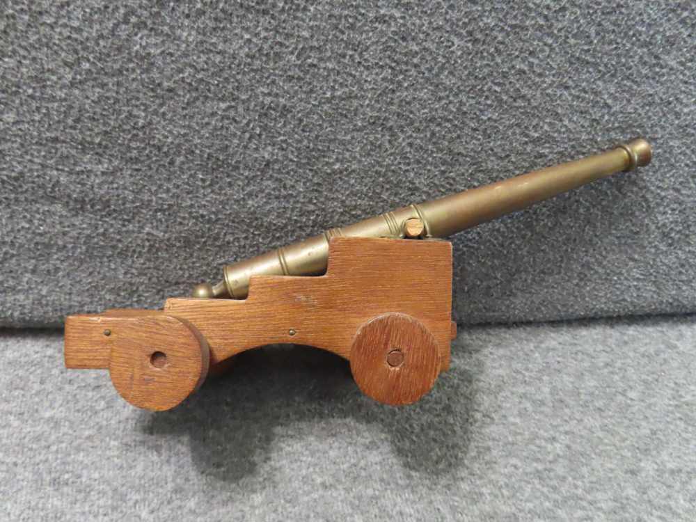VINTAGE BRASS BARREL NAVAL TYPE DISPLAY CANNON ON A NICE ROLLING CARRIAGE-img-6